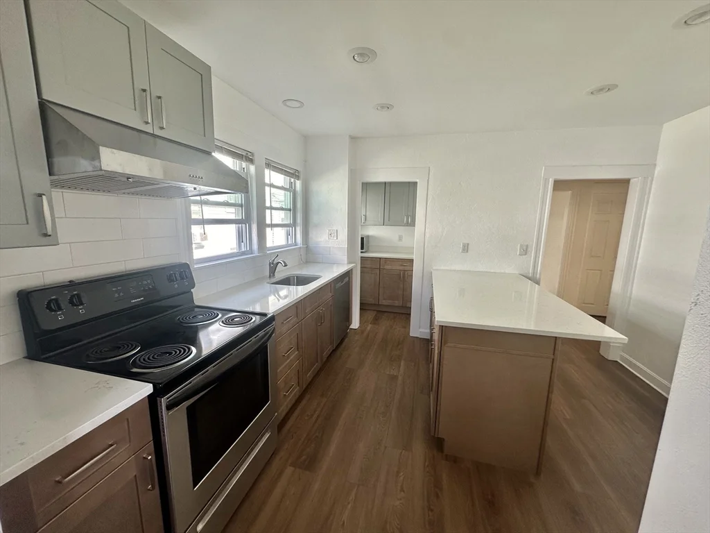 2 bed, 1 bath apartment for rent at 80 Beacon St Unit 1, Arlington — photo 6 of 18