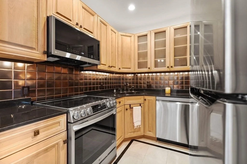 2 bed, 1 bath apartment for rent at 80 Beacon Unit 9, Beacon Hill — photo 3 of 7