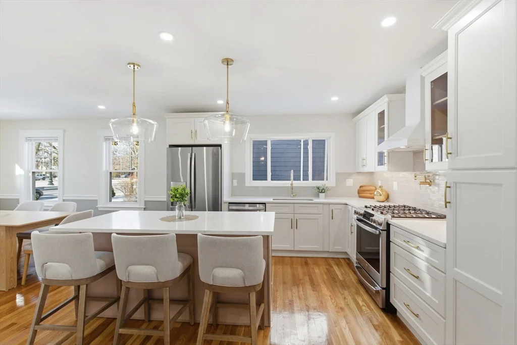 3 bed, 2 bath apartment for rent at 80 Blue Hills Pkwy Unit 1, Milton — photo 3 of 26