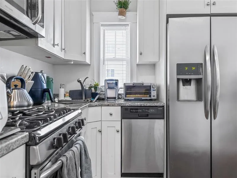 3 bed, 1 bath apartment for rent at 80 Bowdoin St Unit 1a, South Medford — photo 2 of 12