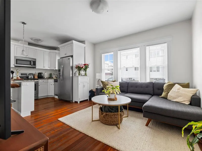 3 bed, 1 bath apartment for rent at 80 Bowdoin St Unit 1a, South Medford — photo 3 of 12
