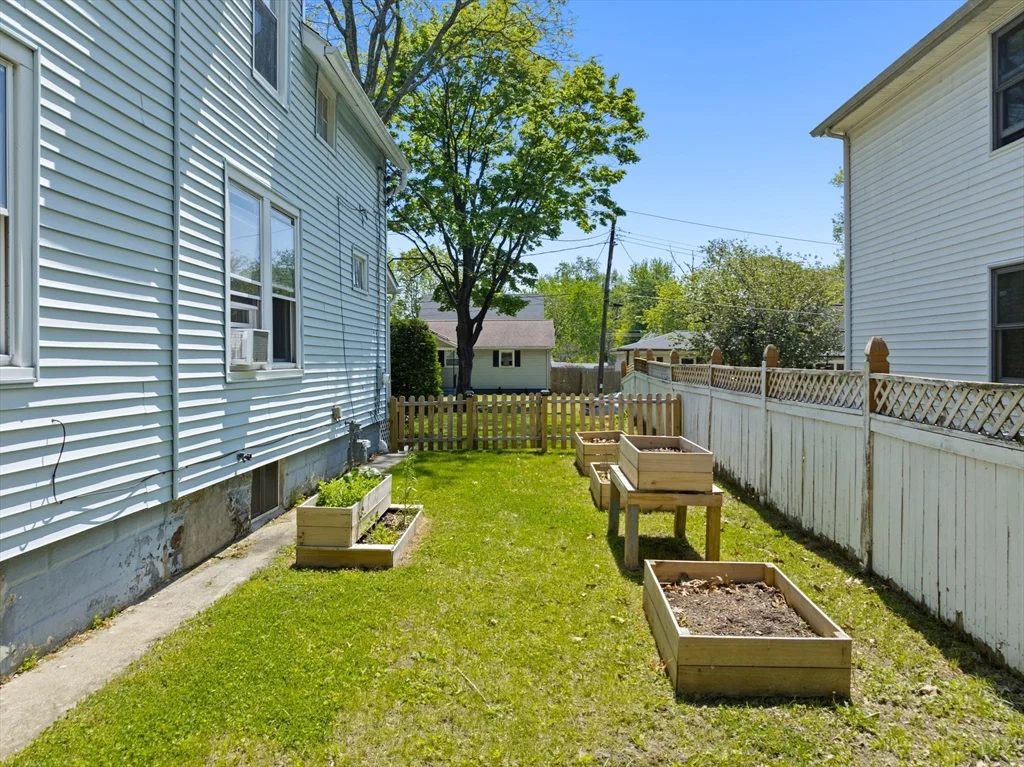 4 bed, 1 bath apartment for rent at 80 Brickett St, Springfield — photo 35 of 40