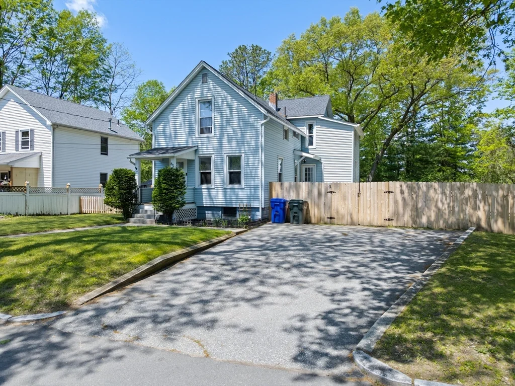 4 bed, 1 bath apartment for rent at 80 Brickett St, Springfield — photo 1 of 40