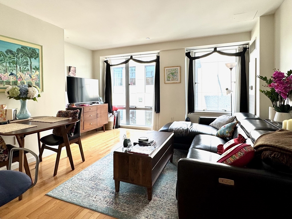1 bed, 1 bath apartment for rent at 80 Broad St Unit 1006, Boston Downtown — photo 1 of 22
