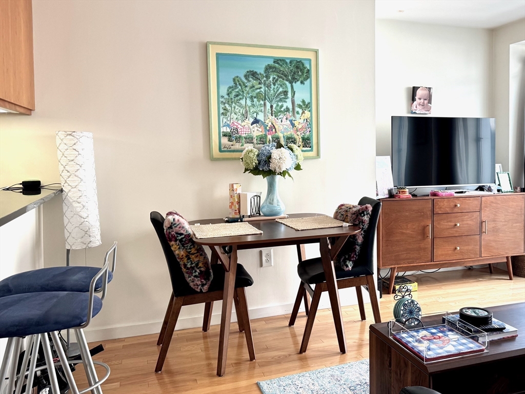 1 bed, 1 bath apartment for rent at 80 Broad St Unit 1006, Boston Downtown — photo 4 of 22