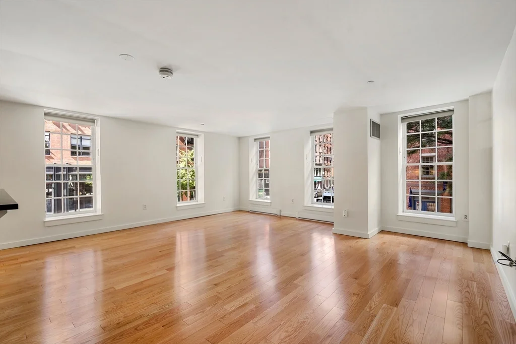 3 bed, 2 bath apartment for rent at 80 Broad St Unit 201, Boston Downtown — photo 6 of 37