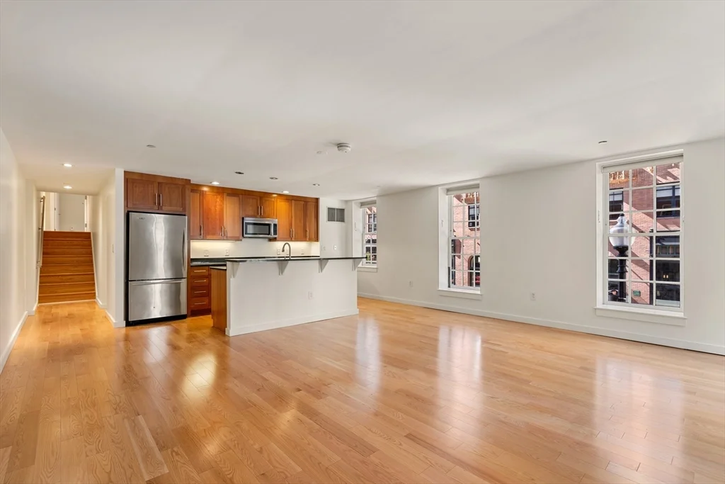 3 bed, 2 bath apartment for rent at 80 Broad St Unit 201, Boston Downtown — photo 10 of 37