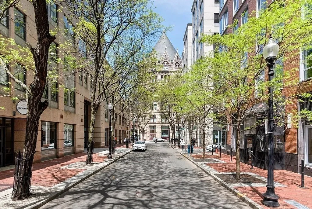 3 bed, 2 bath apartment for rent at 80 Broad St Unit 201, Boston Downtown — photo 36 of 37