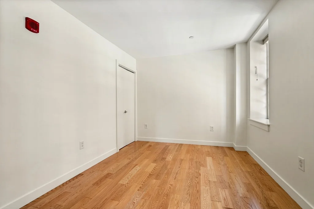 3 bed, 2 bath apartment for rent at 80 Broad St Unit 201, Boston Downtown — photo 26 of 37