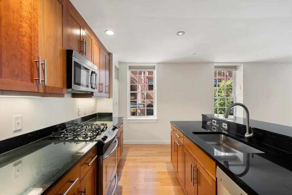 3 bed, 2 bath apartment for rent at 80 Broad St Unit 201, Boston Downtown — photo 7 of 37