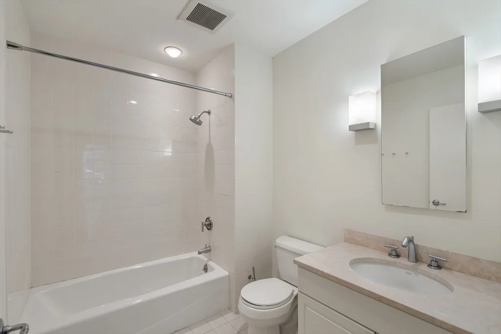 3 bed, 2 bath apartment for rent at 80 Broad St Unit 201, Boston Downtown — photo 23 of 37