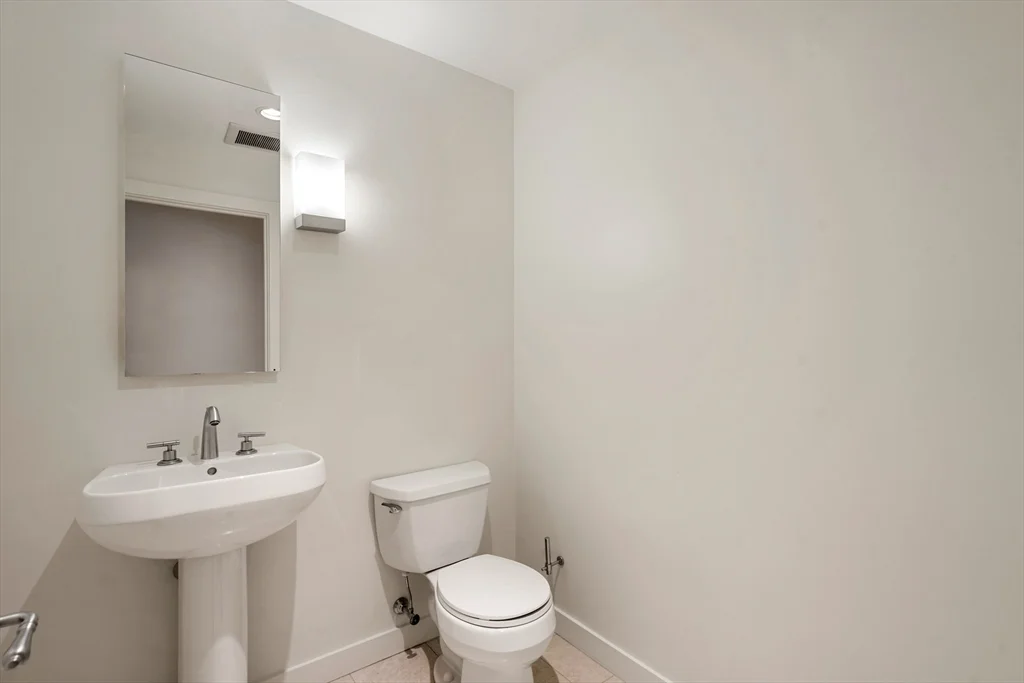 3 bed, 2 bath apartment for rent at 80 Broad St Unit 201, Boston Downtown — photo 27 of 37