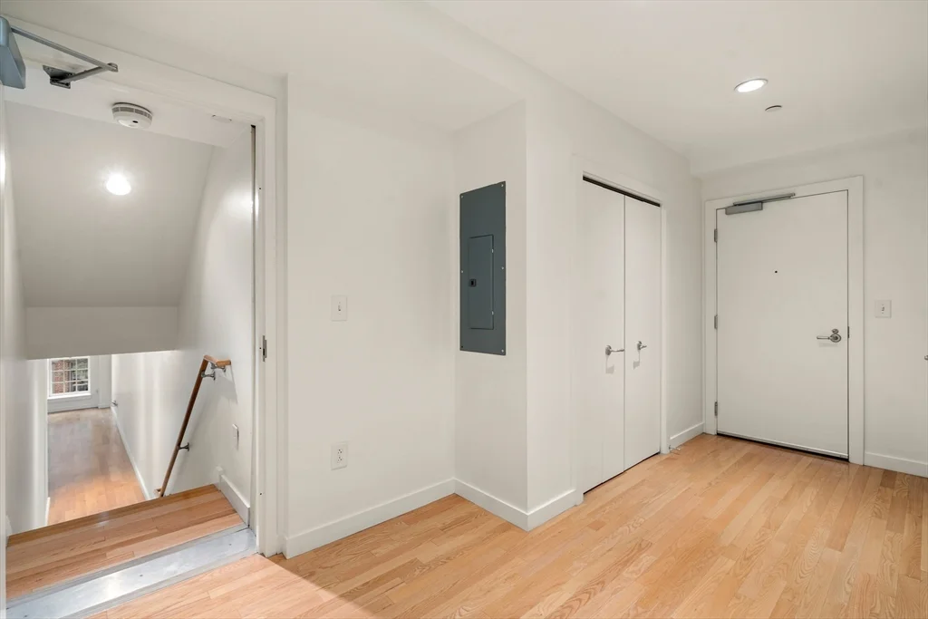 3 bed, 2 bath apartment for rent at 80 Broad St Unit 201, Boston Downtown — photo 4 of 37