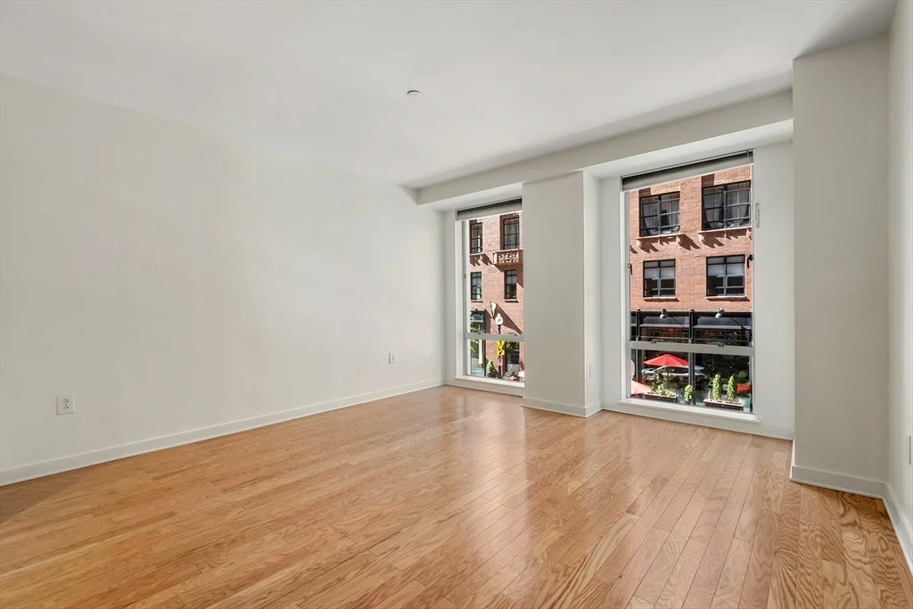 3 bed, 2 bath apartment for rent at 80 Broad St Unit 201, Boston Downtown — photo 14 of 37
