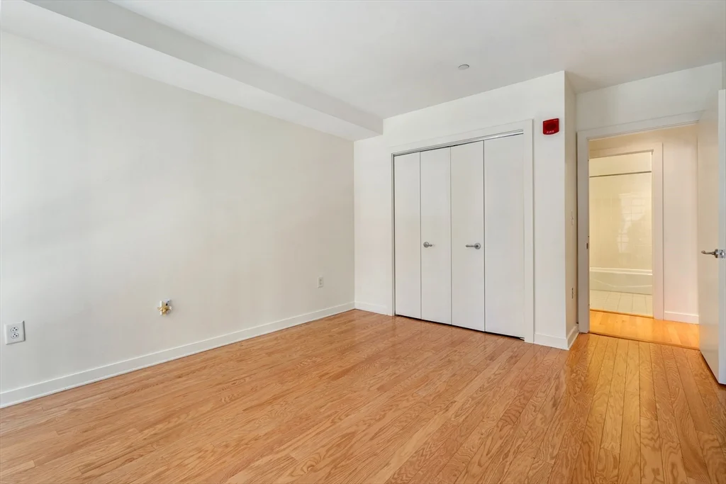 3 bed, 2 bath apartment for rent at 80 Broad St Unit 201, Boston Downtown — photo 22 of 37