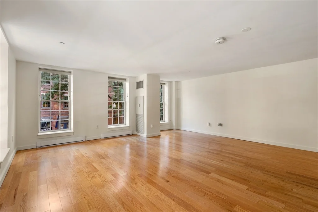 3 bed, 2 bath apartment for rent at 80 Broad St Unit 201, Boston Downtown — photo 11 of 37