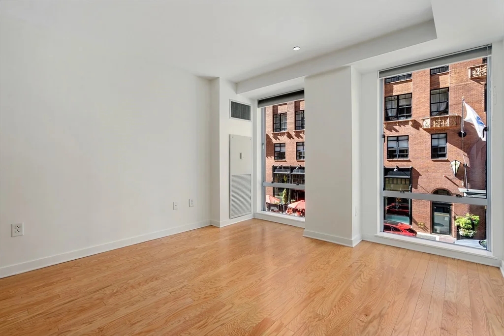 3 bed, 2 bath apartment for rent at 80 Broad St Unit 201, Boston Downtown — photo 21 of 37