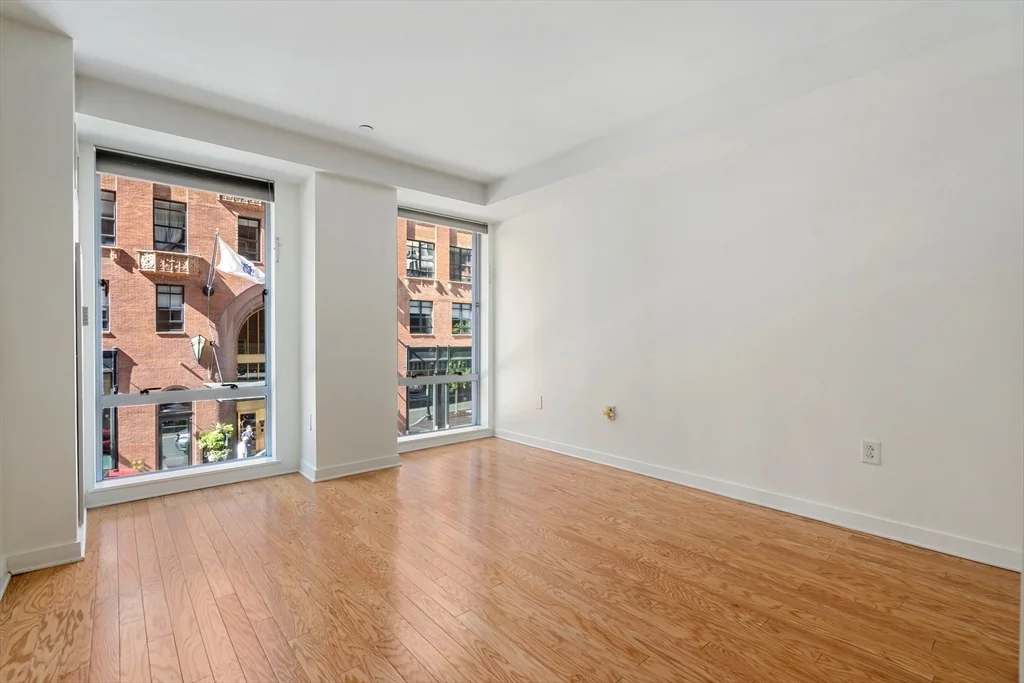 3 bed, 2 bath apartment for rent at 80 Broad St Unit 201, Boston Downtown — photo 20 of 37