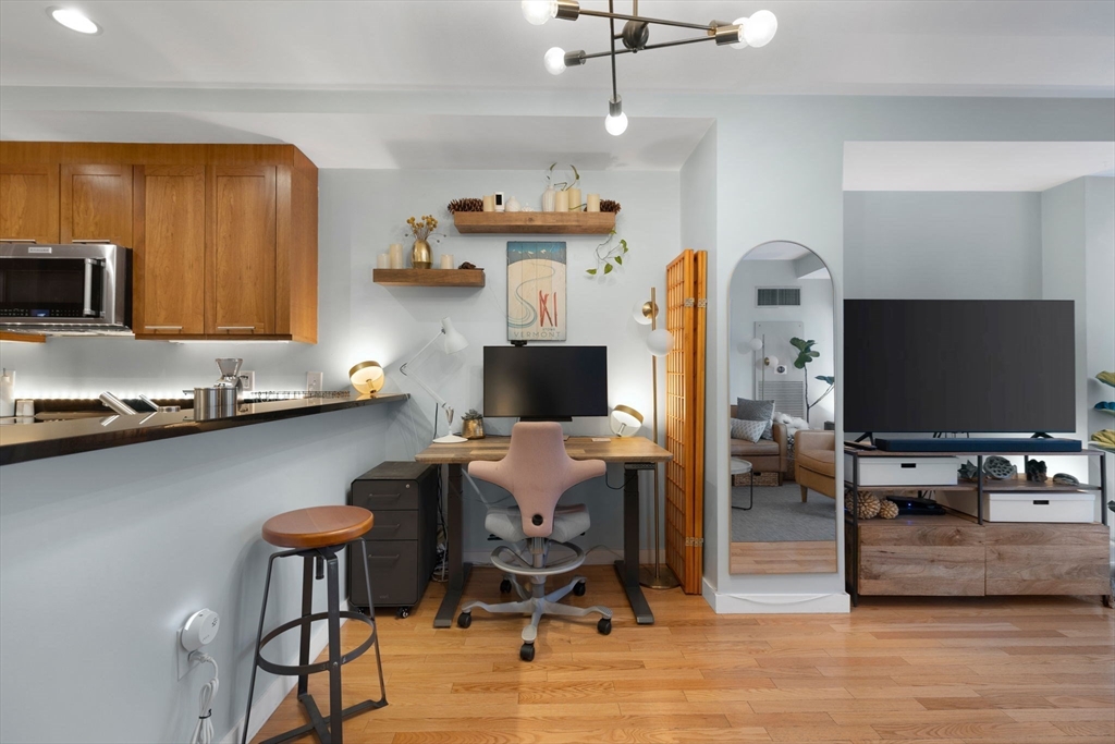 1 bed, 1 bath apartment for rent at 80 Broad St Unit 306, Boston Downtown — photo 3 of 23