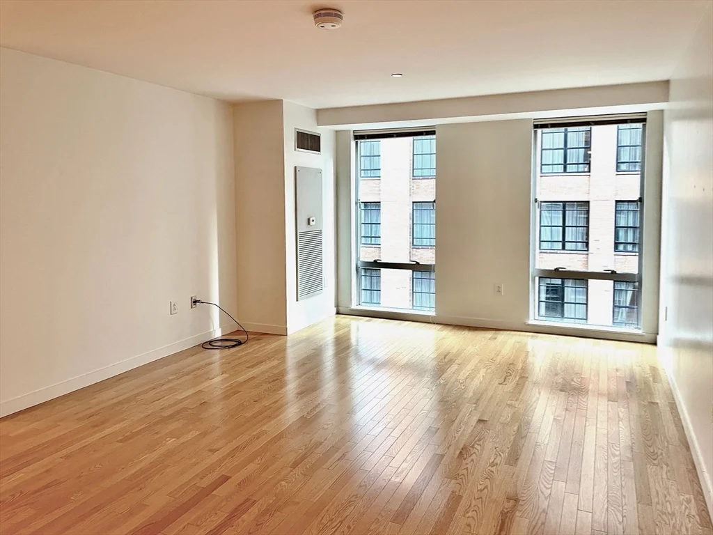2 bed, 2 bath apartment for rent at 80 Broad St Unit 702, Boston Downtown — photo 13 of 29
