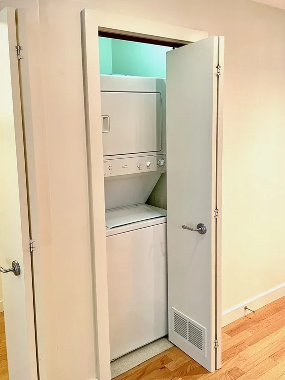 2 bed, 2 bath apartment for rent at 80 Broad St Unit 702, Boston Downtown — photo 18 of 29