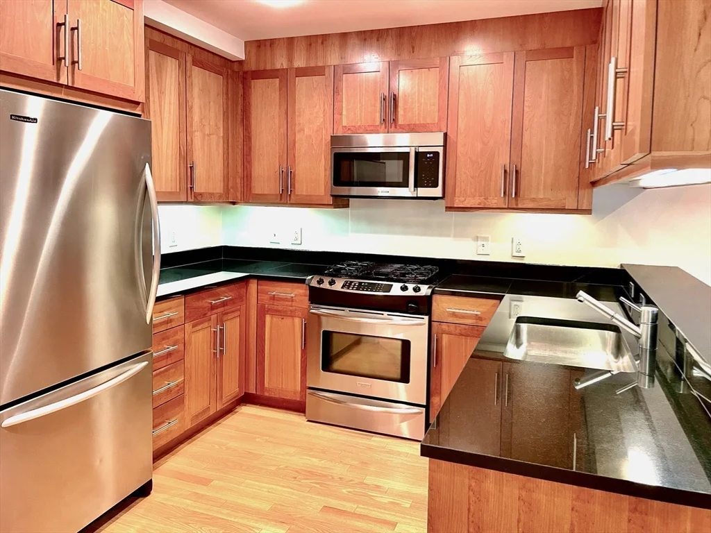 2 bed, 2 bath apartment for rent at 80 Broad St Unit 702, Boston Downtown — photo 7 of 29