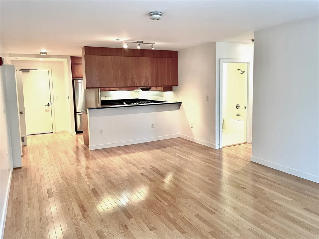 2 bed, 2 bath apartment for rent at 80 Broad St Unit 702, Boston Downtown — photo 6 of 29
