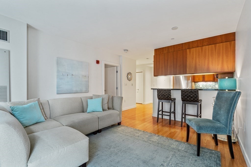 1 bed, 1 bath apartment for rent at 80 Broad St Unit 806, Waterfront — photo 3 of 16