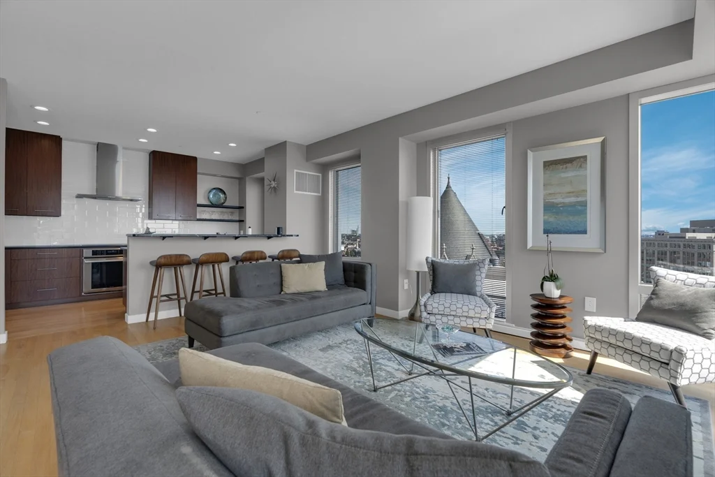 2 bed, 2 bath apartment for rent at 80 Broad St Unit PH1403, Boston Downtown — photo 2 of 18