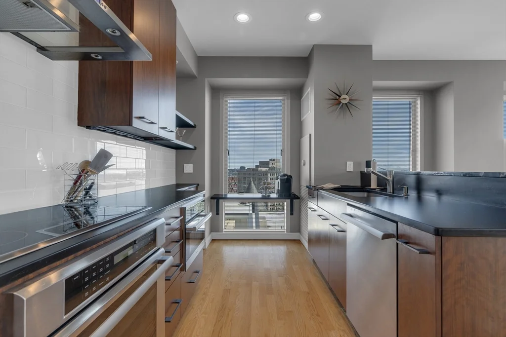 2 bed, 2 bath apartment for rent at 80 Broad St Unit PH1403, Boston Downtown — photo 7 of 18