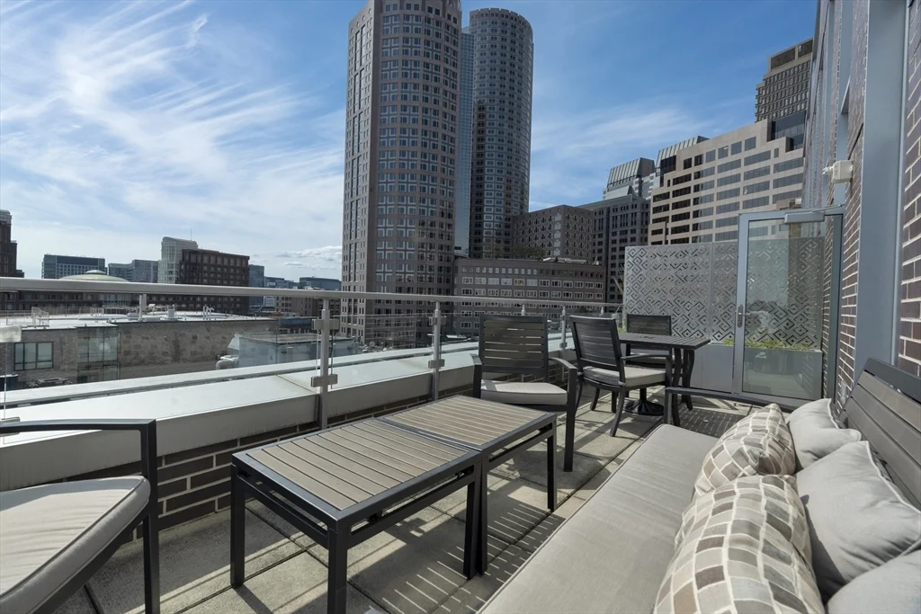 2 bed, 2 bath apartment for rent at 80 Broad St Unit PH1403, Boston Downtown — photo 17 of 18