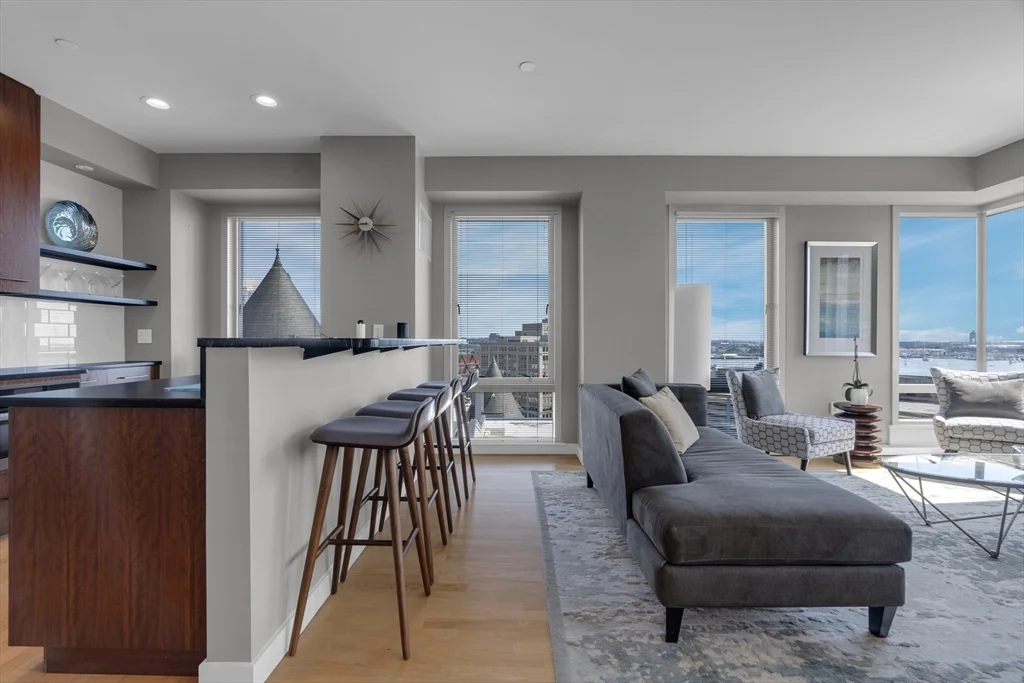 2 bed, 2 bath apartment for rent at 80 Broad St Unit PH1403, Boston Downtown — photo 3 of 18