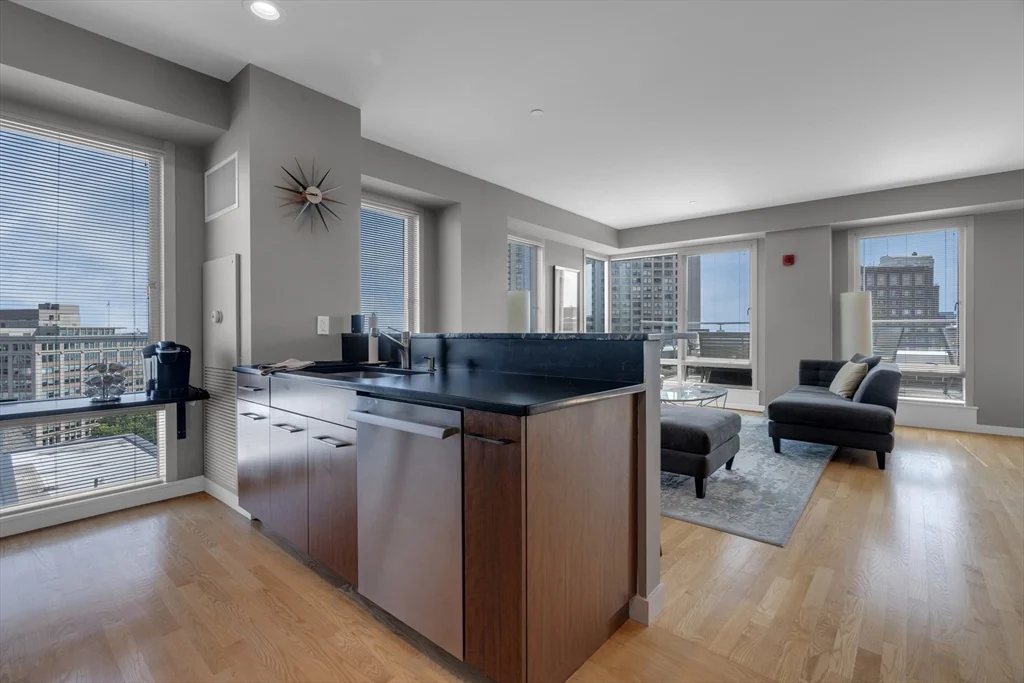 2 bed, 2 bath apartment for rent at 80 Broad St Unit PH1403, Boston Downtown — photo 9 of 18