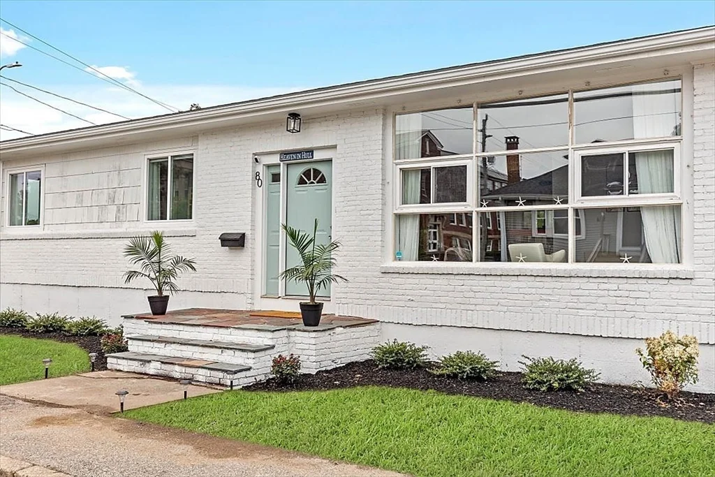3 bed, 1 bath apartment for rent at 80 Cental Ave, Hull — photo 1 of 38