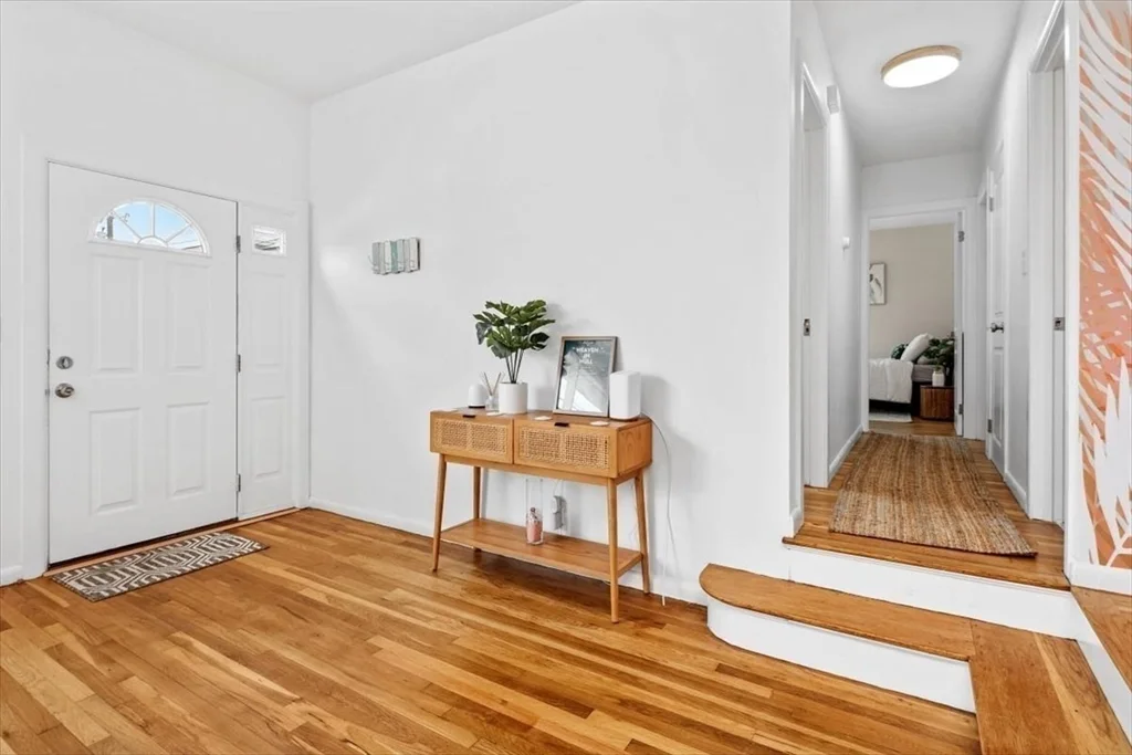 3 bed, 1 bath apartment for rent at 80 Cental Ave, Hull — photo 9 of 38