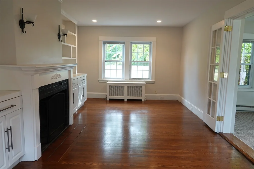 3 bed, 2 bath apartment for rent at 80 Center St, Burlington — photo 11 of 27