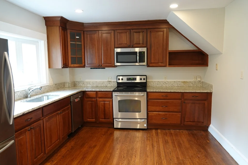 3 bed, 2 bath apartment for rent at 80 Center St, Burlington — photo 6 of 27