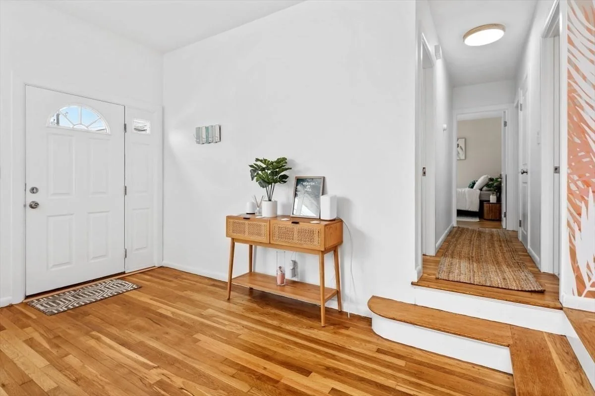 3 bed, 1 bath apartment for rent at 80 Central Ave, Hull — photo 8 of 34