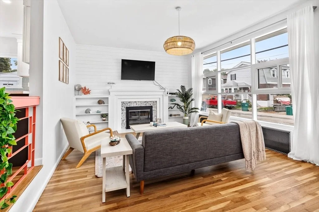 3 bed, 1 bath apartment for rent at 80 Cental Ave, Hull