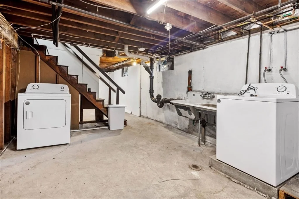 3 bed, 1 bath apartment for rent at 80 Cental Ave, Hull — photo 23 of 28