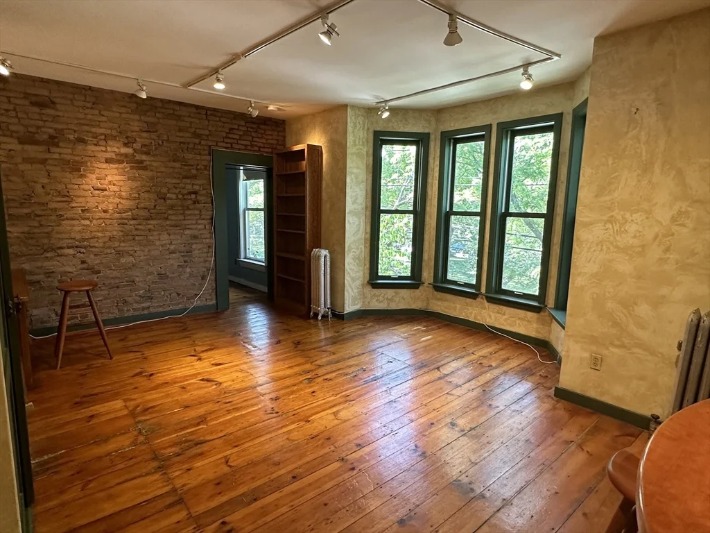 1 bed, 1 bath apartment for rent at 80 Chestnut St Unit 4C, Cambridge — photo 2 of 10