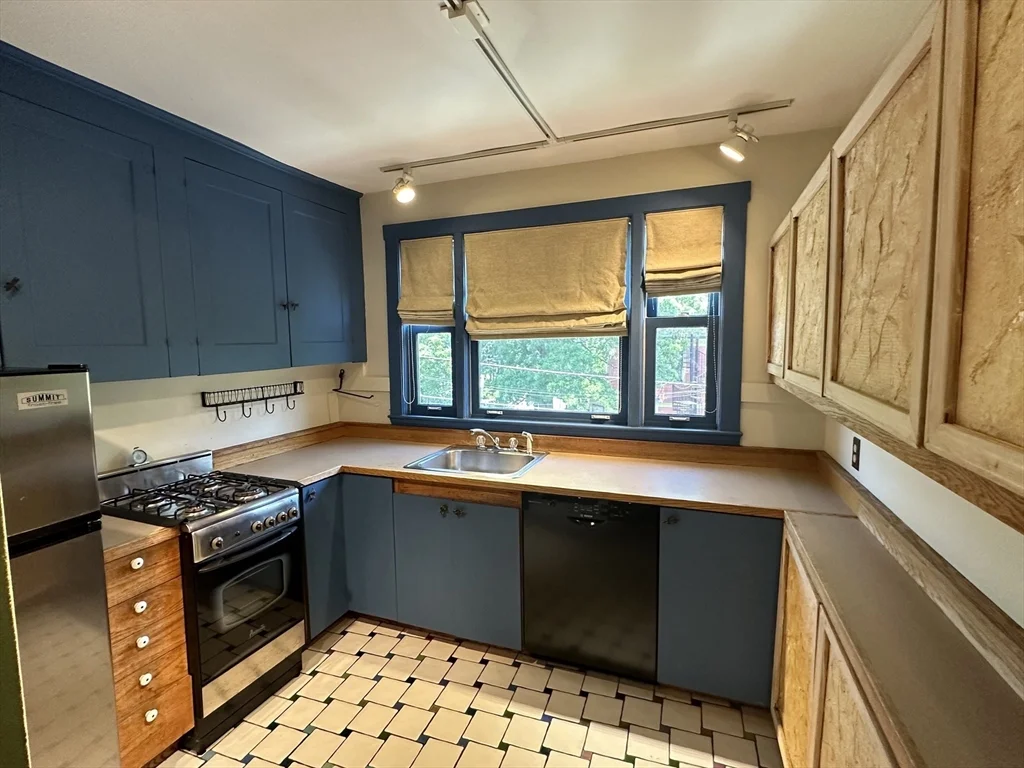 1 bed, 1 bath apartment for rent at 80 Chestnut St Unit 4C, Cambridge — photo 5 of 10