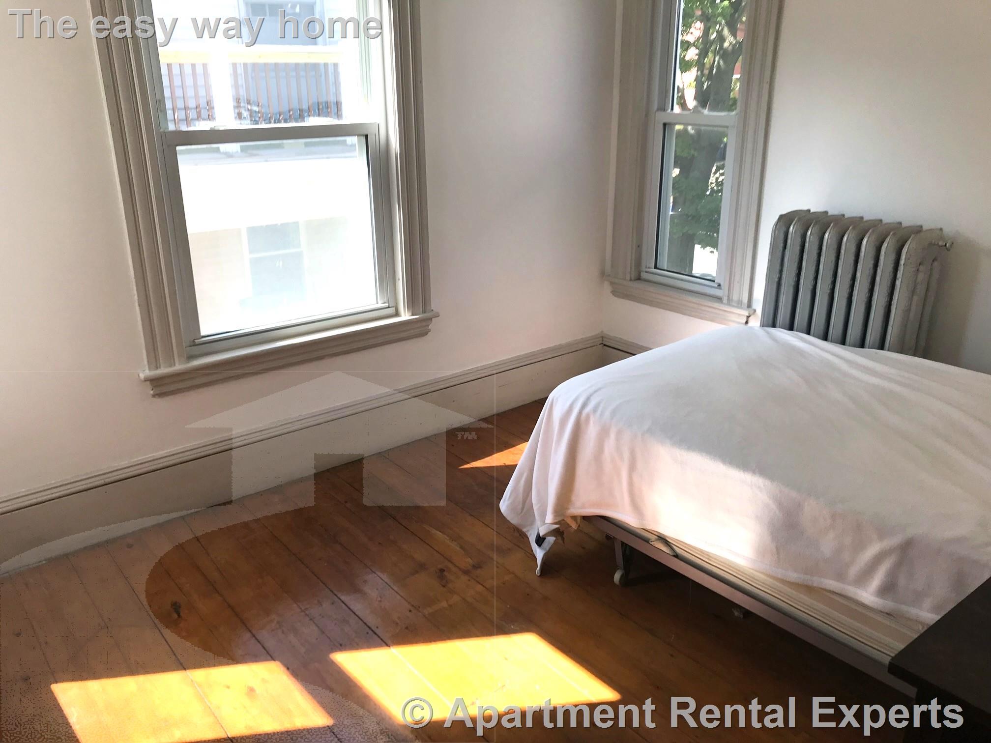 6 bed, 2 bath apartment for rent at 80 Curtis St, Teele Square — photo 7 of 14
