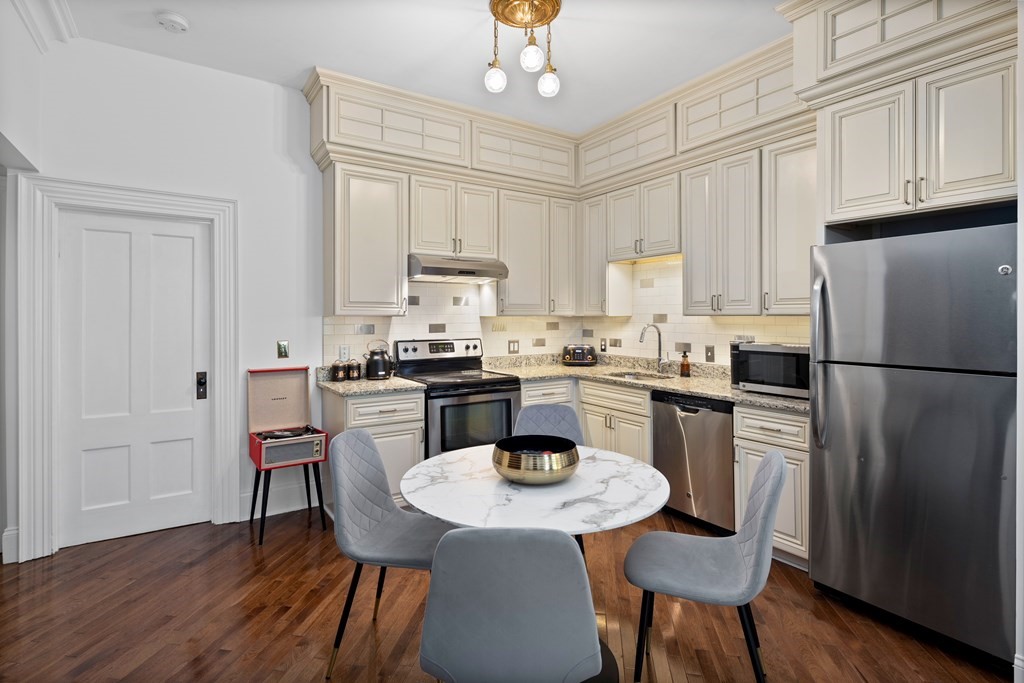 1 bed, 1 bath apartment for rent at 80 E Brookline Unit 2, South End — photo 4 of 10