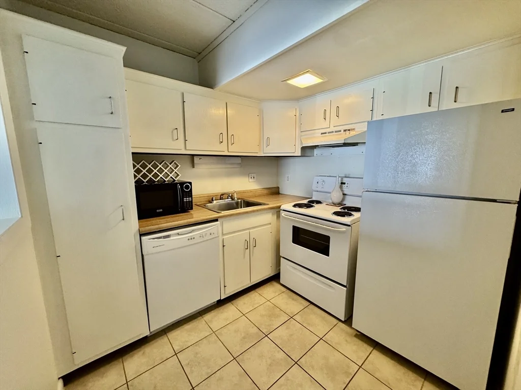 1 bed, 1 bath apartment for rent at 80 High St Unit 102, Dedham — photo 6 of 15