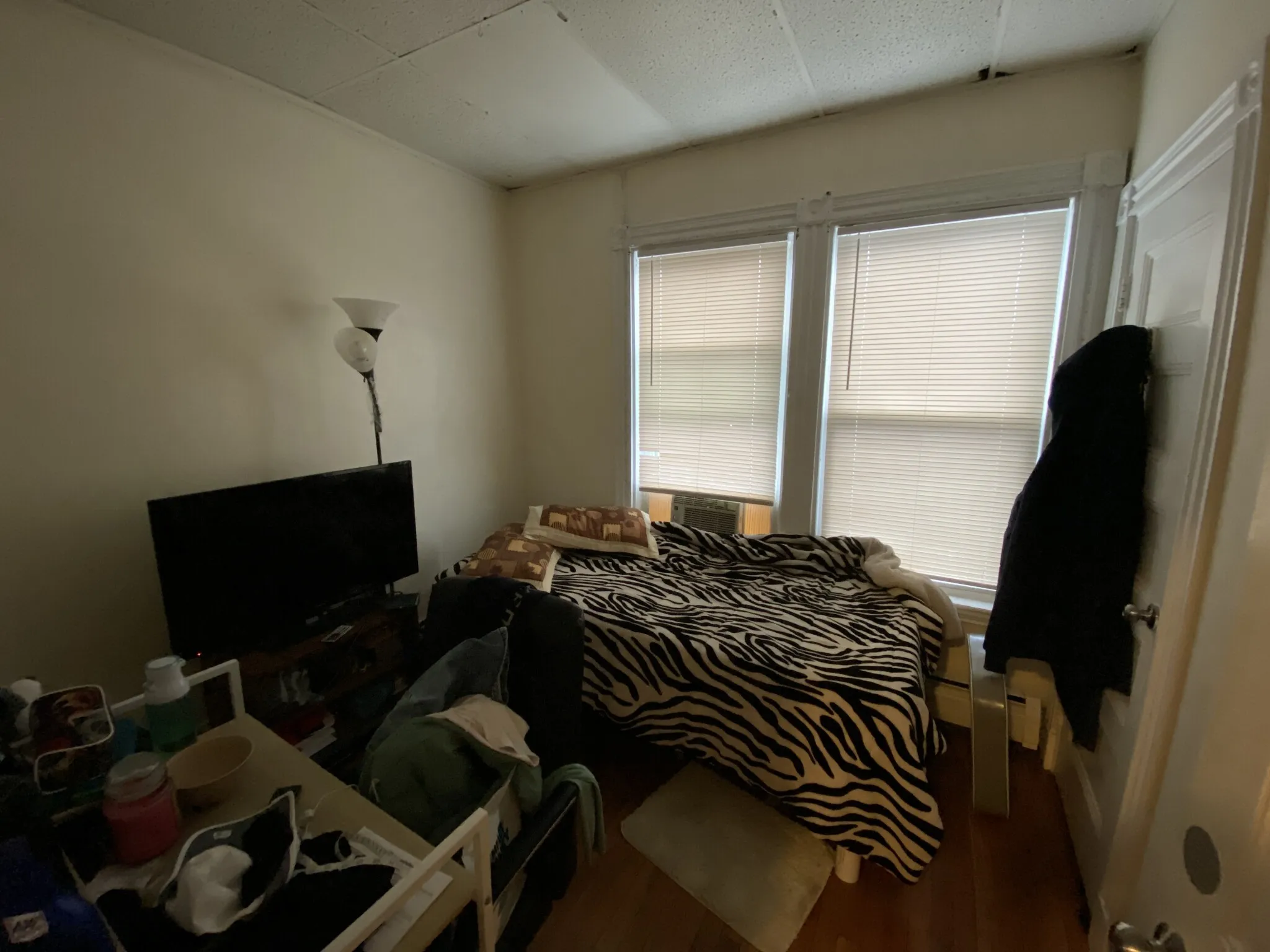 3 bed, 1 bath apartment for rent at 80 Hillside St Unit 3, Mission Hill — photo 6 of 9