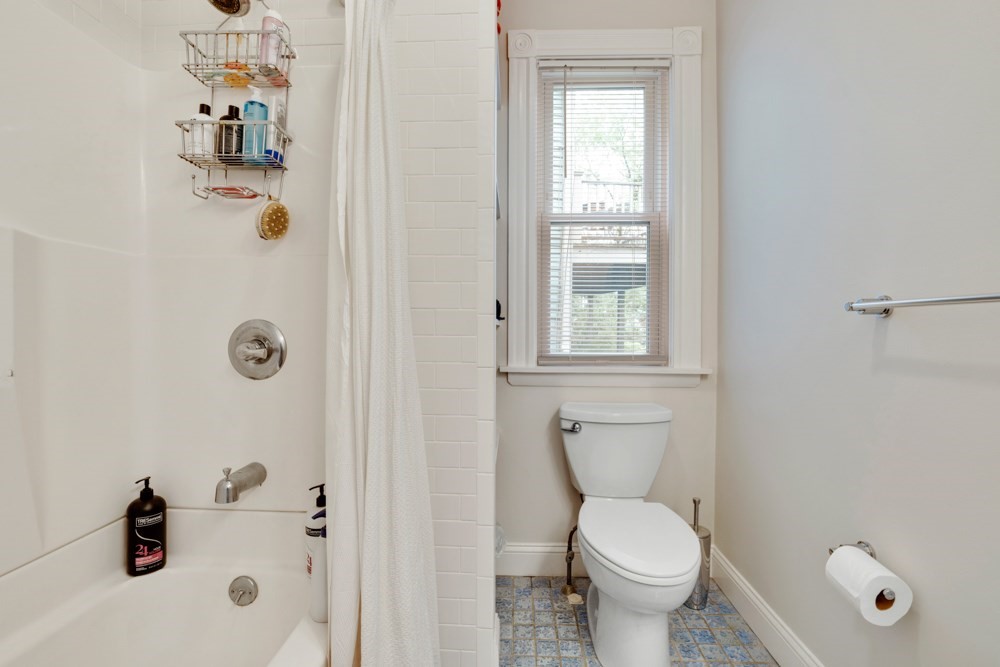 3 bed, 1 bath apartment for rent at 80 Kinnaird St Unit 1, Riverside — photo 17 of 23