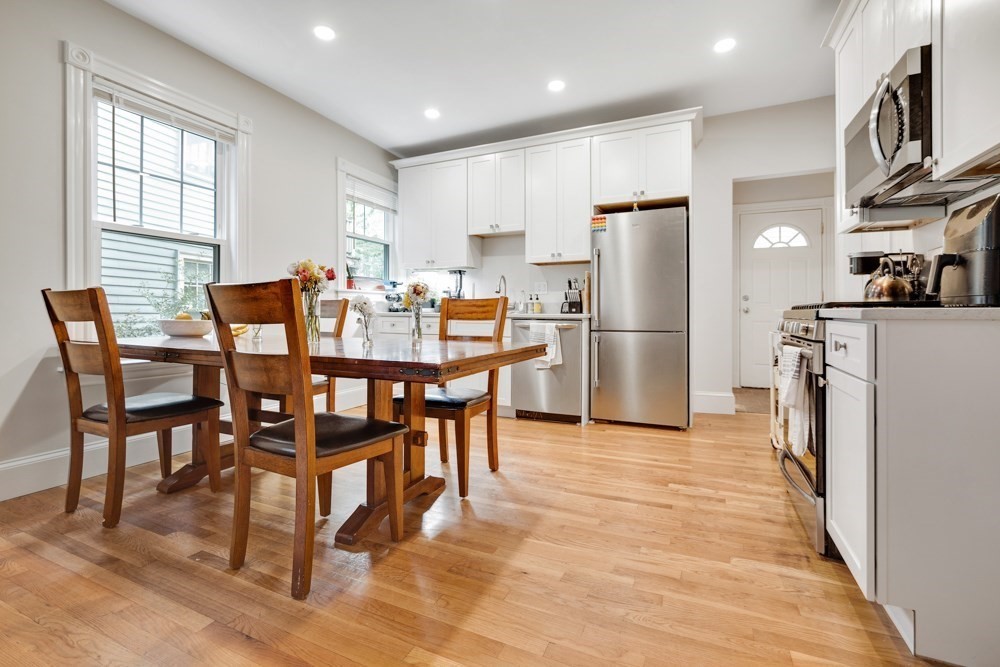 3 bed, 1 bath apartment for rent at 80 Kinnaird St Unit 1, Riverside — photo 6 of 23