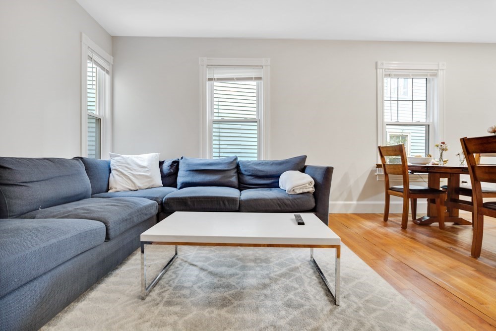 3 bed, 1 bath apartment for rent at 80 Kinnaird St Unit 1, Riverside — photo 3 of 23