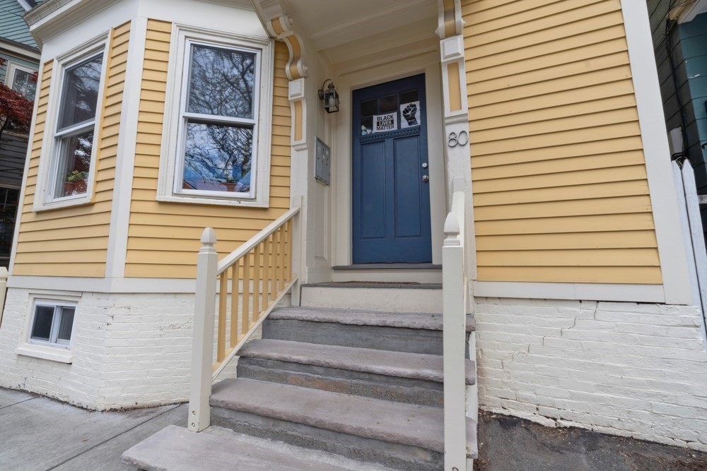 3 bed, 1 bath apartment for rent at 80 Kinnaird St Unit 1, Riverside — photo 1 of 23